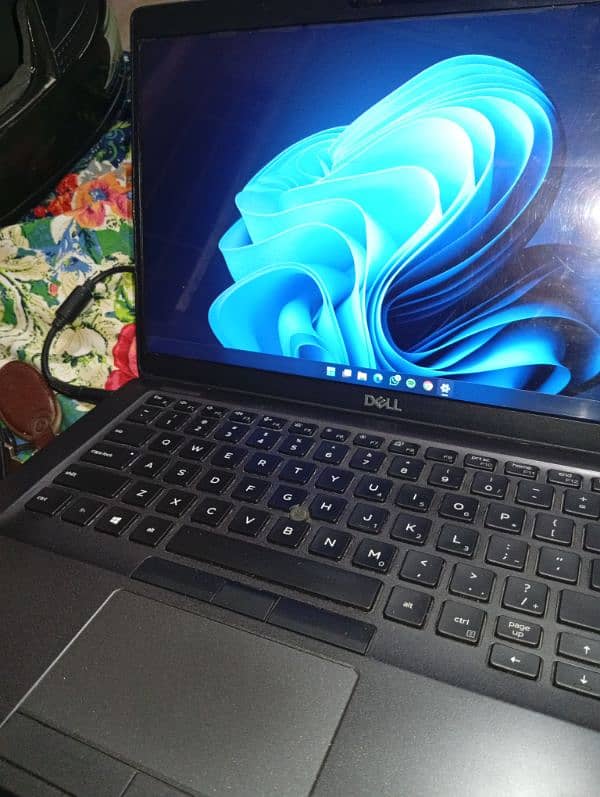 Dell latitude i7 8th gen 16 gb ddr ram 228 ssd 2k touch screen 5