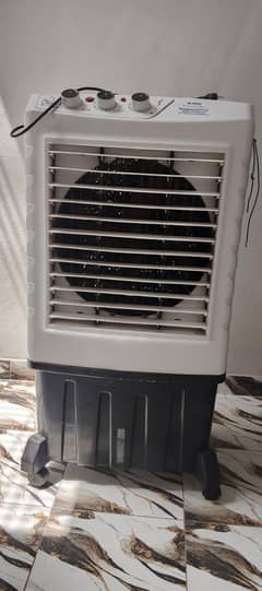 Only 1 Month used 12 volts air cooler