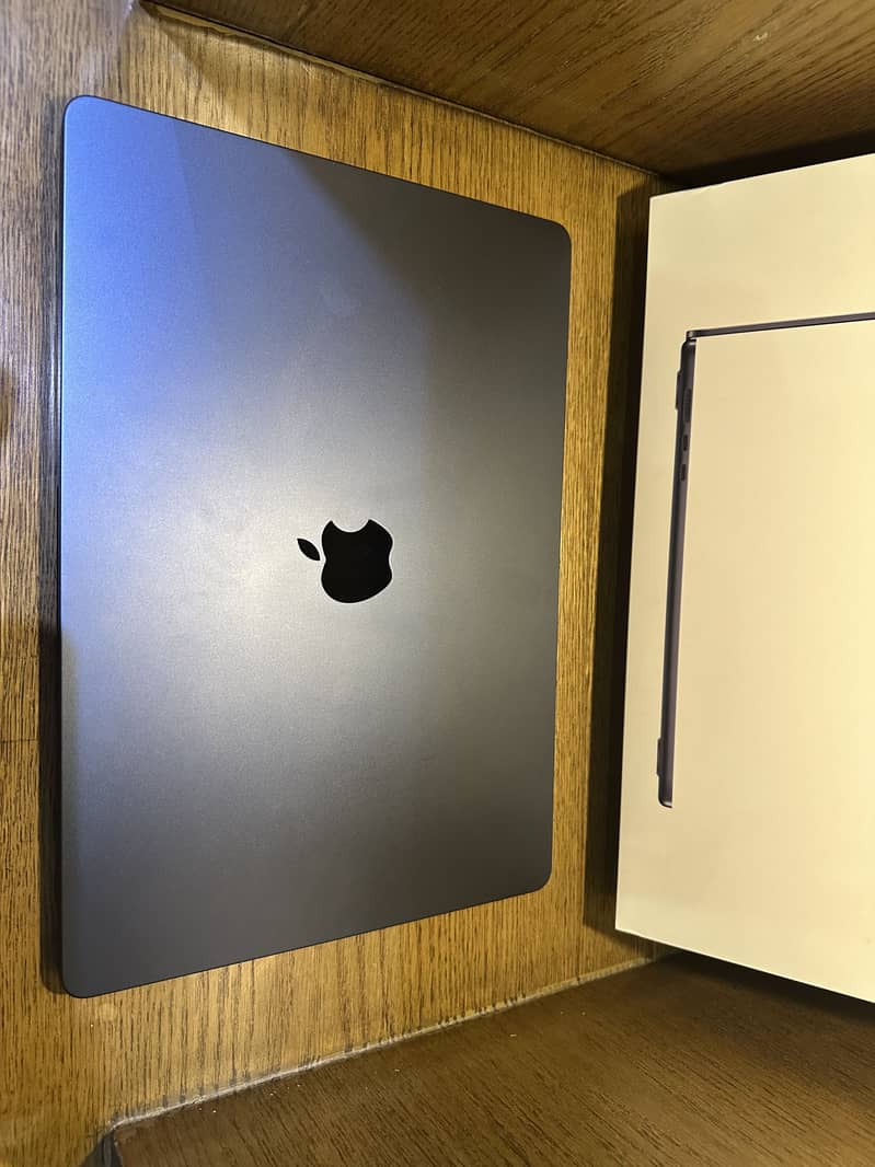 Apple Macbook Air M3 2023 with box and complete stuff 1