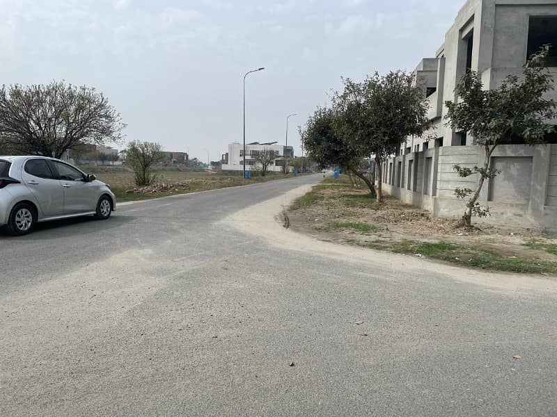 DHA Phase 8 Block-S Plot No-565 1