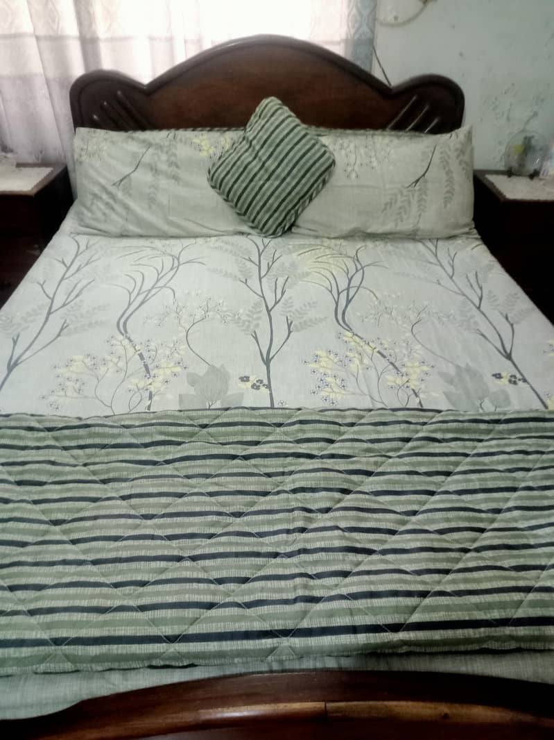 Bed with dressing tables and 2 side table 0