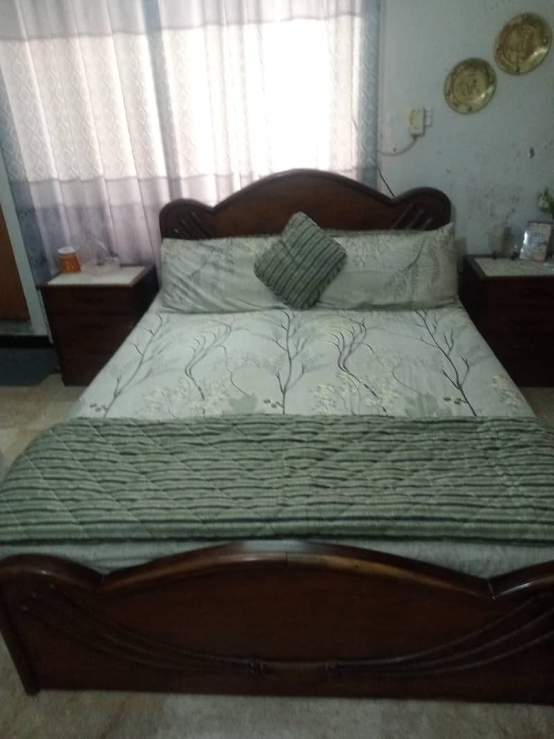 Bed with dressing tables and 2 side table 1