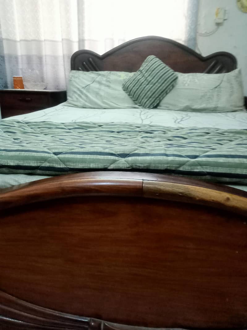 Bed with dressing tables and 2 side table 3