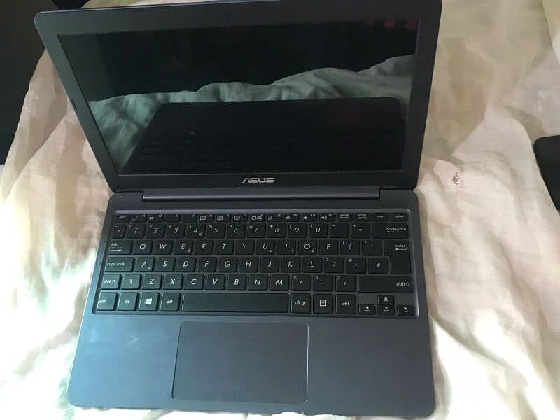 Asus notebook e203n 6