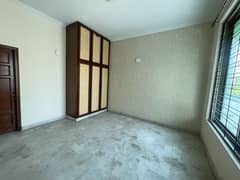 01 KANAL beautiful location house for rent