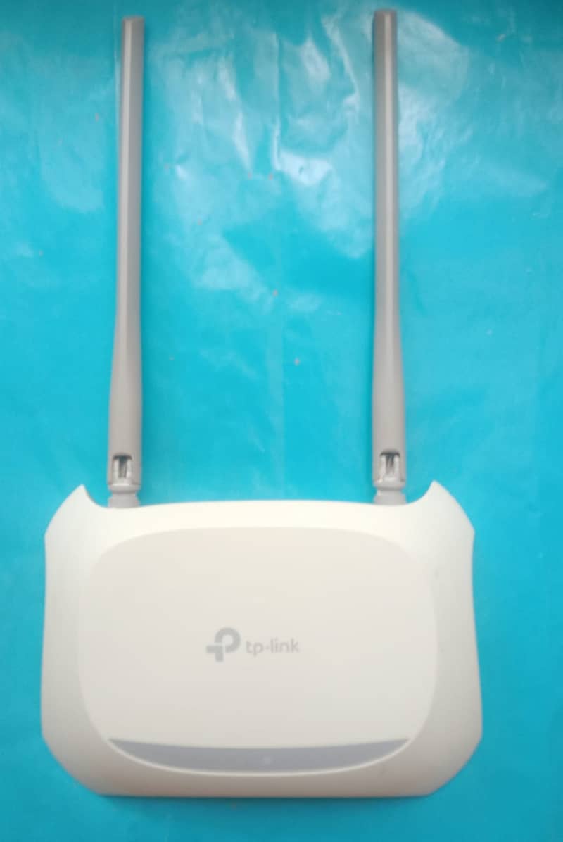 tplink router ,model tl-wr840n, wireless network router ,used 1 month 0