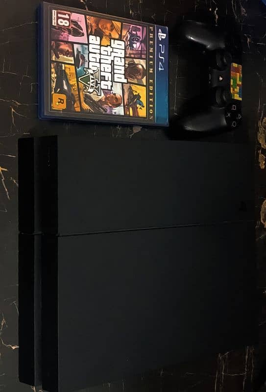 PS4 with original controller and GTA V 0