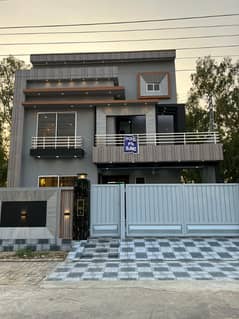 10 Marla house double story brand new demand 315 han. Central Park society main ferozepur road kahna stop Lahore