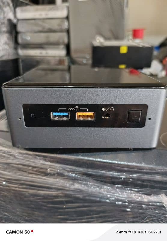 Intel NUC i7 8th 8950u processor 0