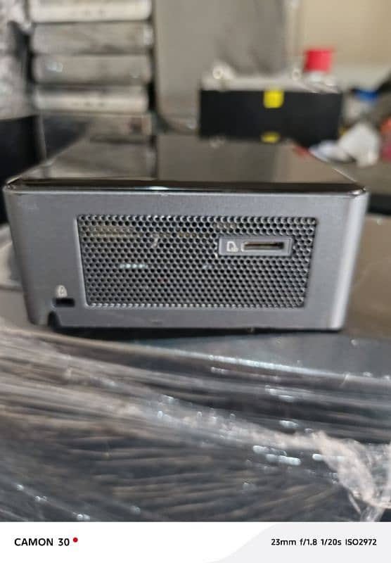 Intel NUC i7 8th 8950u processor 3