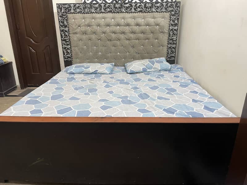 Bed set with side tables 4