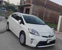 Toyota Prius G touring 2013 Available