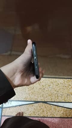 7 plus pta aproved 128gb scratch nhi han jelly or protectar laga ha