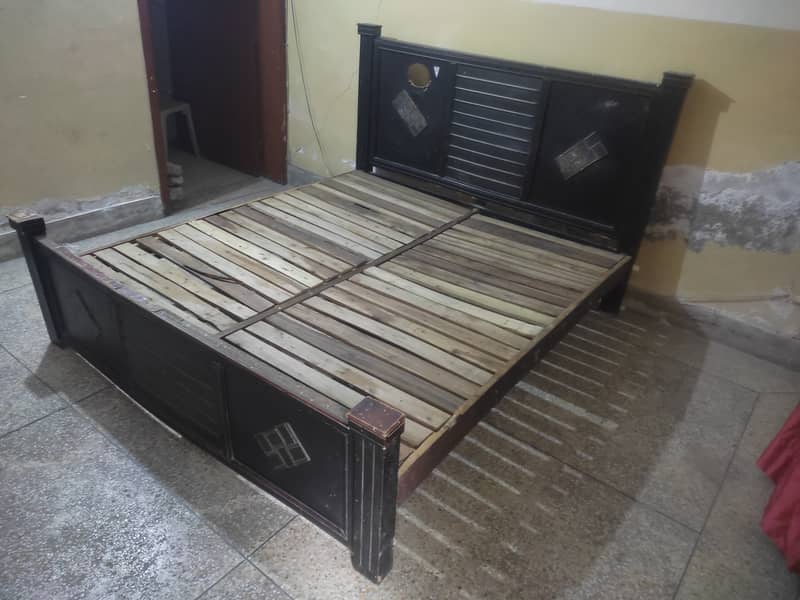 King size bed in rough condition but in use 1