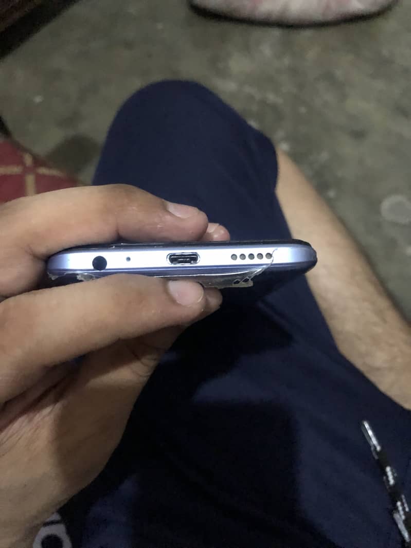 Tecno spark 8c 4/128 2