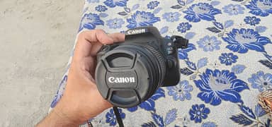 DSLR CANON 200D EOS.  Rs = 80,000