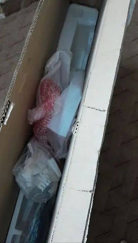 43 tcl led with complete box 3
