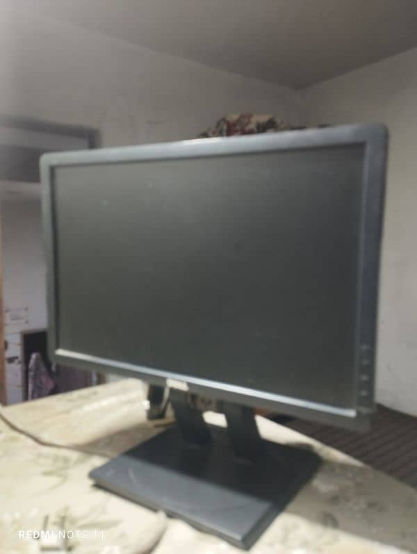 Computer LCD in good condition 3