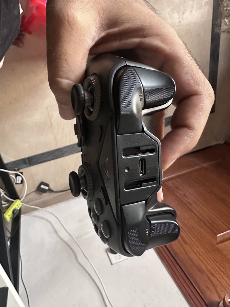 FlyDigi Vader 4 Pro Controller 1