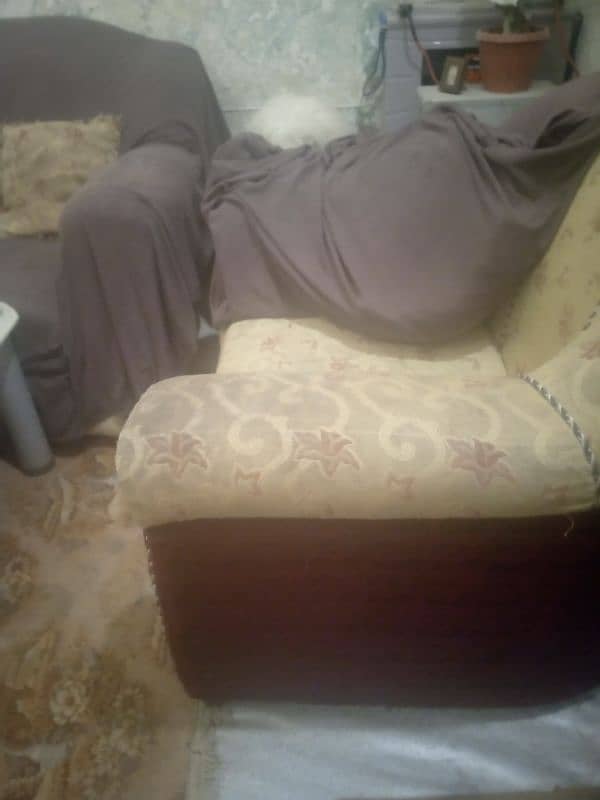 Sofa set 3 piece in good and neat condition 6