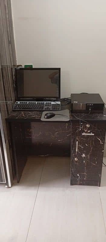 Computer (PC) DELL CORE i3 4 Generation With LCD + New Table 4