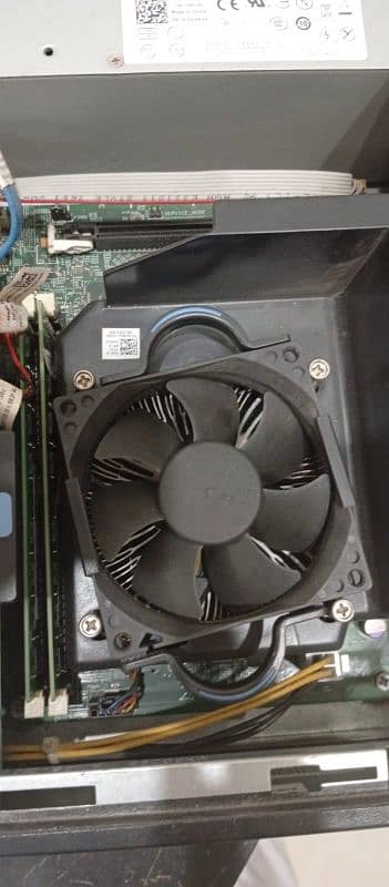Computer (PC) DELL CORE i3 4 Generation With LCD + New Table 8