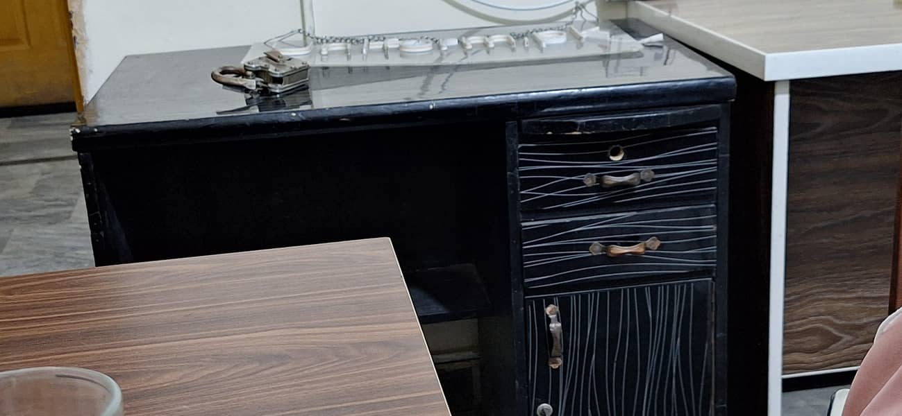 Computer Table In Black Colour 0