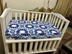 CUTE & BEAUTIFUL WHITE BABY BED
