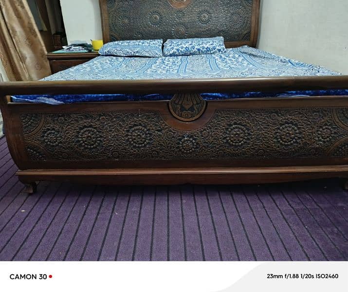 bed set with 2 side tables and a dressing table 0
