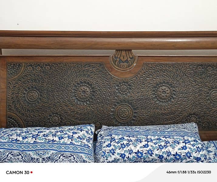 bed set with 2 side tables and a dressing table 2