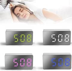 Digital alarm clock (white LED)
