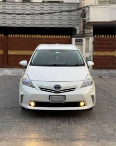 Toyota Prius Alpha 2013