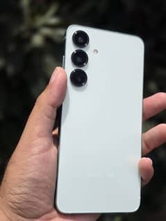Galaxy S25 Plus almost brand new in mint Color