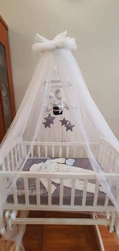Tinnies wooden crib