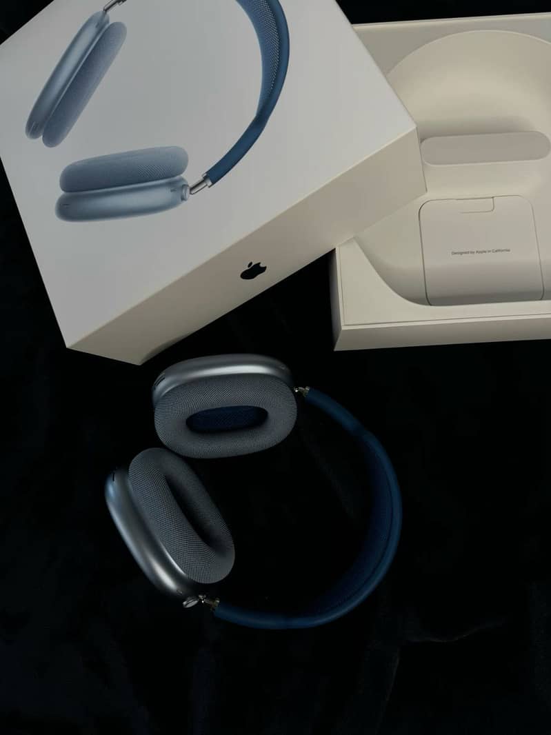Apple AirPods Max with Apple Animation urgent sell with wireless 0