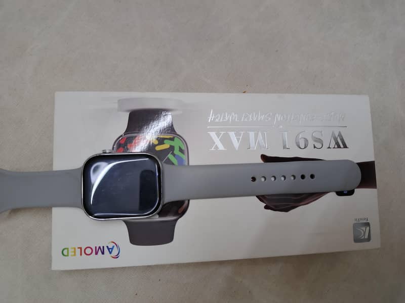 Smartwatch with smooth display 2