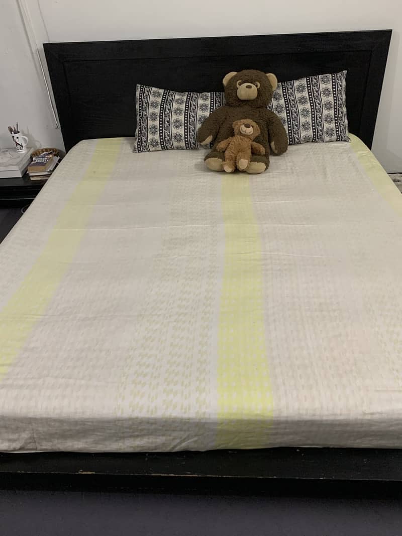Bed with mattress and 2 Side Tables + Dressing Table with Mirror 4