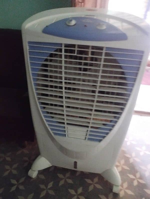 Boss ecm 7000 room cooler. plastic body. working. New price 30k 0