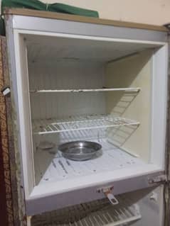 Fridge for sale 10/8 ok ha . urgent sale