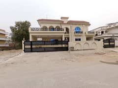 22 Marla triple story Corner House Available For sell in Islamabad G-15.