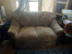 2 seater Sofa achi Condition me hai.