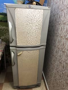 Refrigerator/fridge