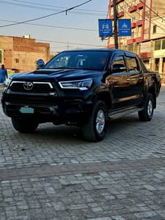 Toyota Hilux 2013 vigo champ 2.5 pakistan automatic color silver Black
