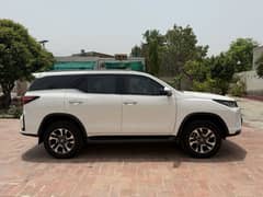 Toyota Fortuner Legender