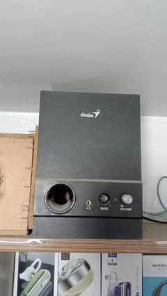 Genius woofers amplifier with 1 speaker, awesome base, nice sound.