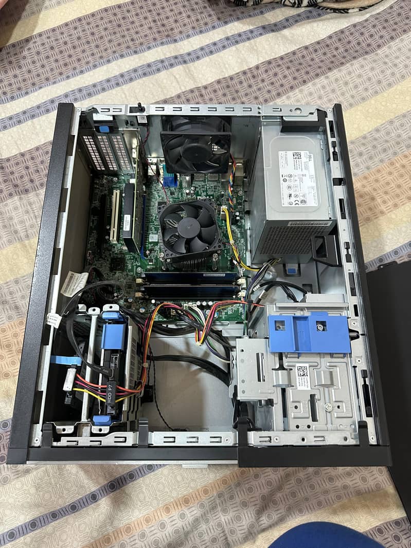 Computer Core i5 4th gen with LCD and Computer Table 1