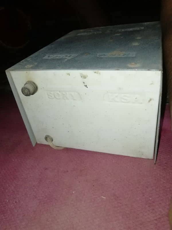 Sony converter Window AC input 220v Output 110v. 4