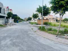 1 kanal Plot in B block Prime Location