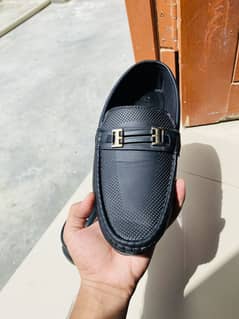New shoes, worn only once. 6 number shoes.