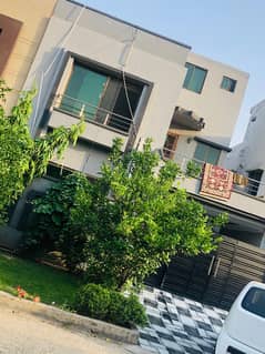 9 Marla House For Sale In Bahria Town Lahore.